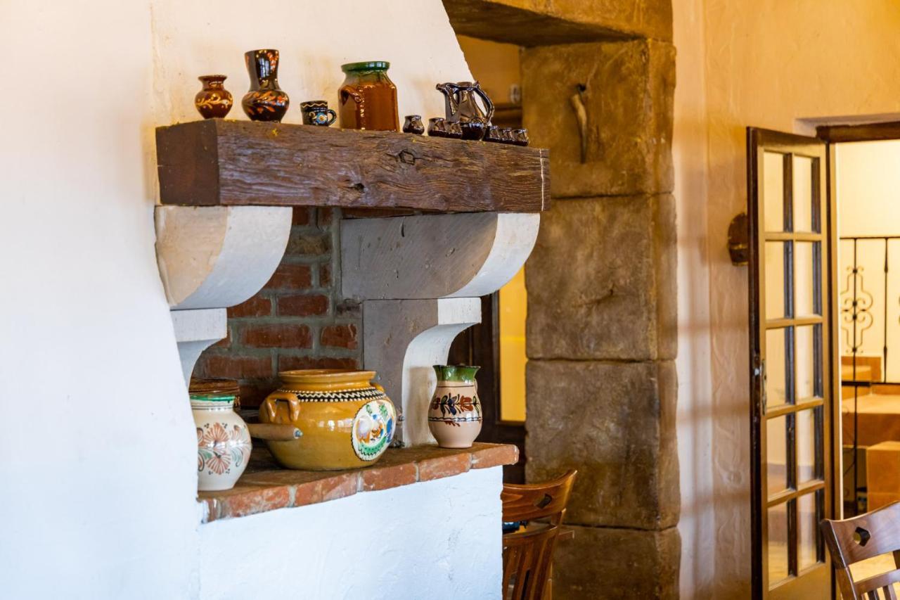 セーケシュフェヘールヴァール Oereghegyi Bika Panzio Bed & Breakfast エクステリア 写真
